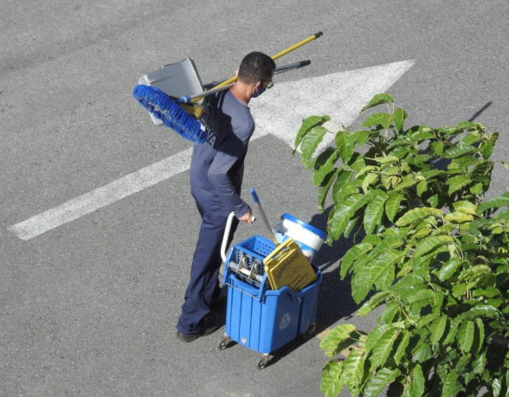 Expert day porter staff maintaining clean commercial facilities in Fayetteville AR