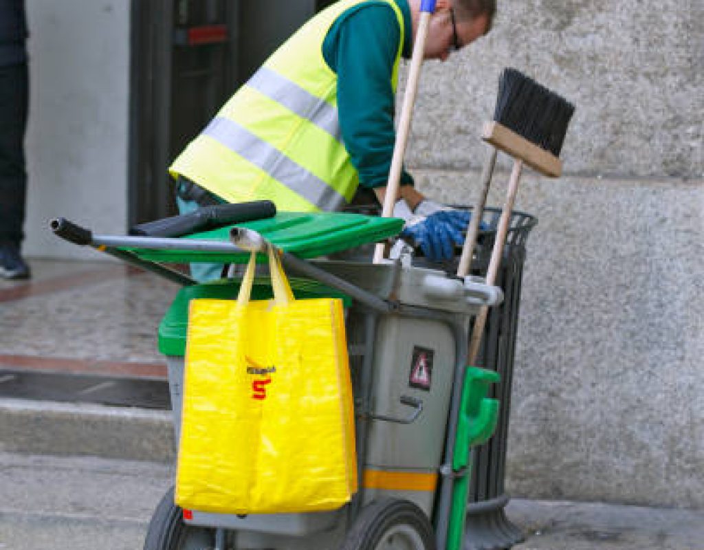 Efficient commercial cleaning and day porter services in Fayetteville AR by professionals